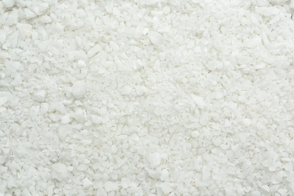 Natrium in de vorm van zout zit in veel voedingsmiddelen