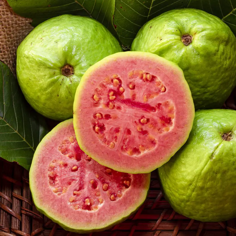 n-fruitsoorten-zoals-guave-zit-veel-vitamine-C