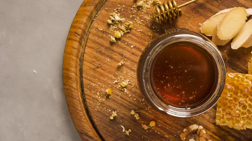 Honing-is-gezond-omdat-het-veel-vitamines-en-mineralen-bevat