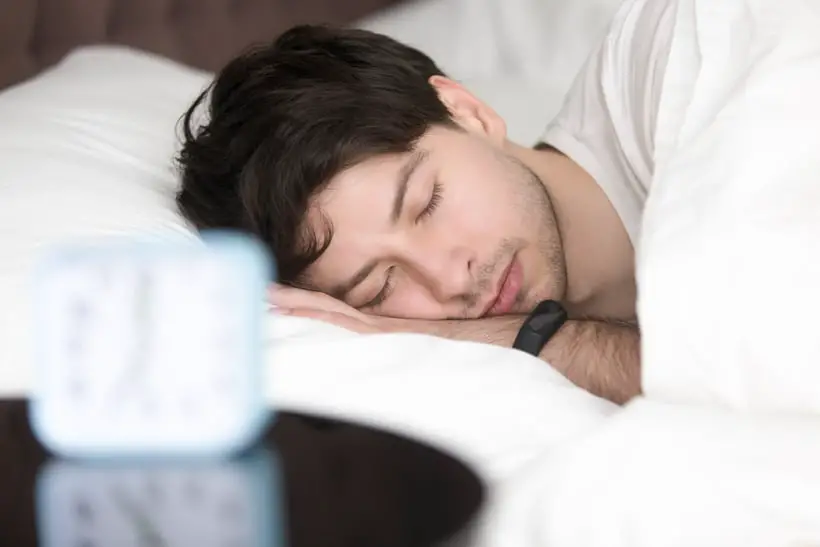 Deze afbeelding laat zien dat creatine innemen voor het slapen gaan voordelen kan bieden.